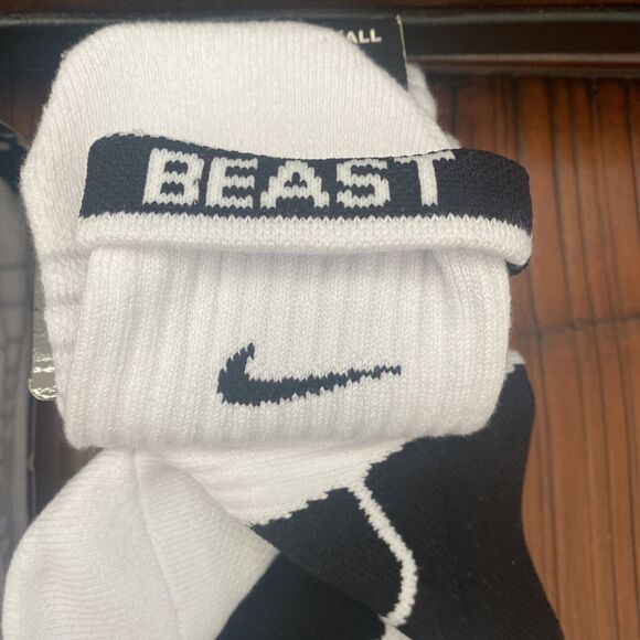 NWT Nike Lot Of 2 Packs 4 Pairs Cushioned Football Socks Black White Sz M - Picture 2 of 5